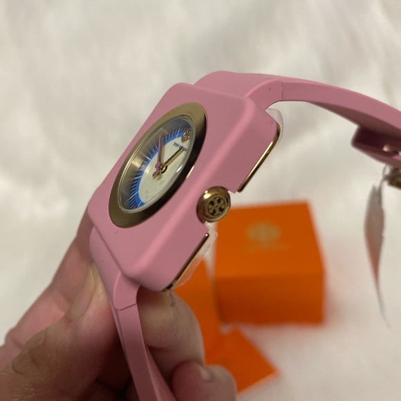 TORY BURCH AUTHENTIC WATCH - Picture 6 of 8